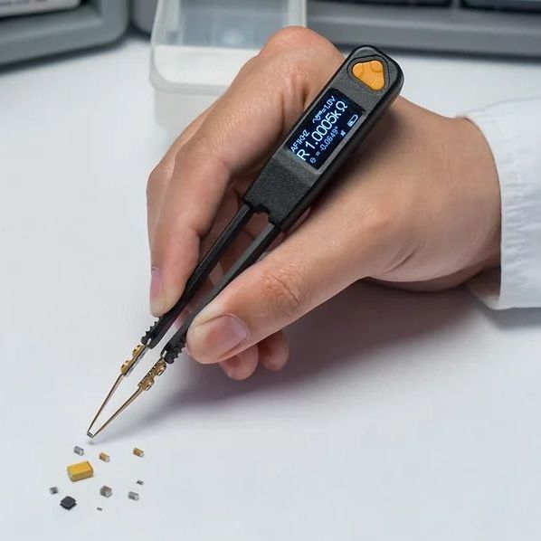 LCR Pro1/Pro1 Plus: LCR มิเตอร์ขนาดปากคีบที่ขีดความสามารถระดับเครื่องใหญ่ สำหรับงาน SMD